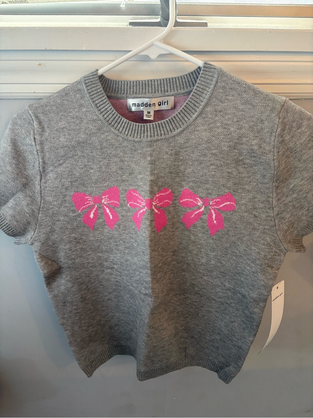 Madden Girl Gray Short-Sleeve Knit Top with Pink Bow Trio